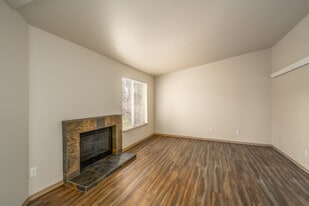 Lexington Apartments in Lakewood, WA - Building Photo