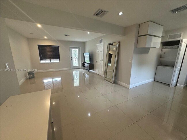 2155 Biarritz Dr in Miami, FL - Building Photo - Building Photo