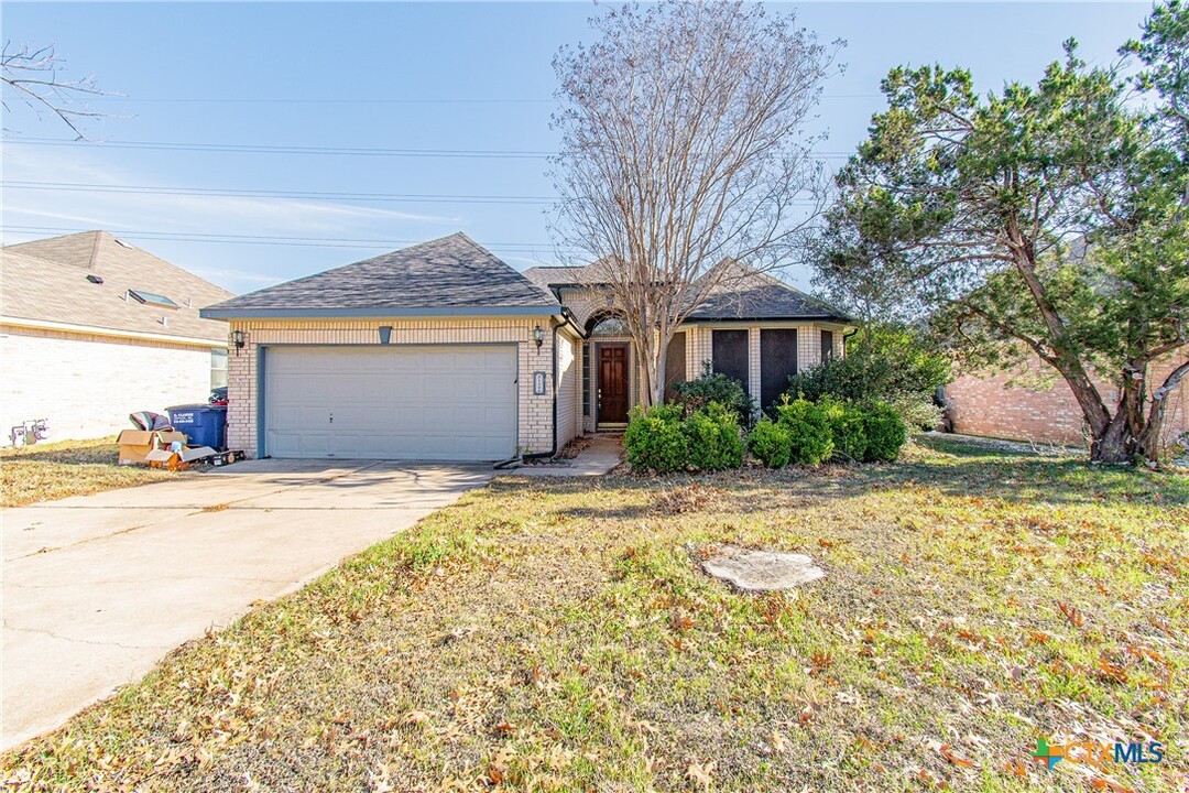 1206 Willow Creek Dr in Leander, TX - Building Photo