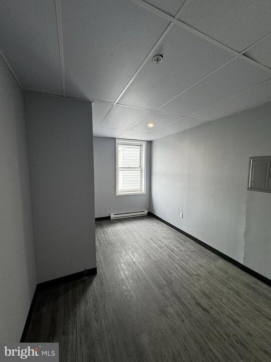 15 S Church Ln in East Lansdowne, PA - Building Photo