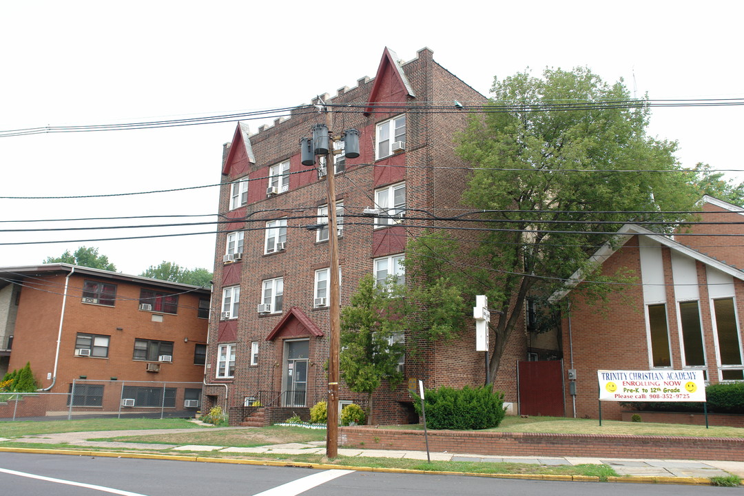 421 West End Ave in Elizabeth, NJ - Building Photo