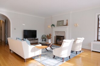 1029 Hull Terrace, Unit Apt 1 in Evanston, IL - Building Photo - Building Photo