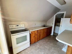 50 N Main St in Strong, ME - Foto de edificio - Building Photo