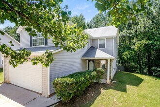 4125 Clarks Tr in Douglasville, GA - Building Photo - Building Photo