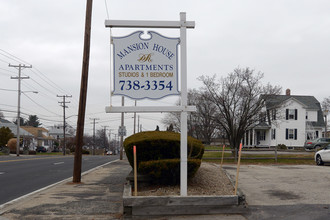 Mansion House (Riverside) in Riverside, RI - Foto de edificio - Building Photo