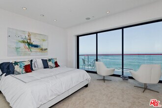 27082 Malibu Cove Colony Dr in Malibu, CA - Foto de edificio - Building Photo