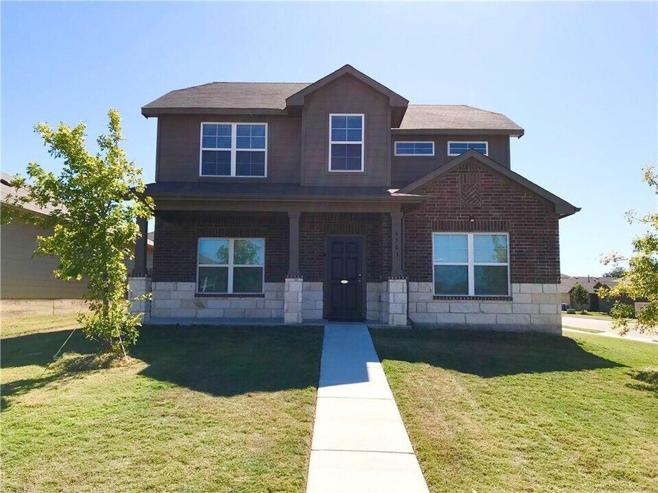 6501 Kauai Ln in Austin, TX - Building Photo