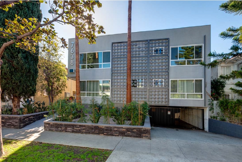 7638 Hampton Ave in Los Angeles, CA - Building Photo