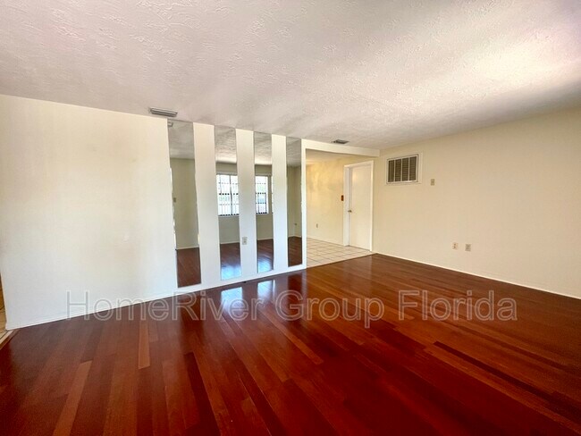 4717 Phoenix Ave photo'