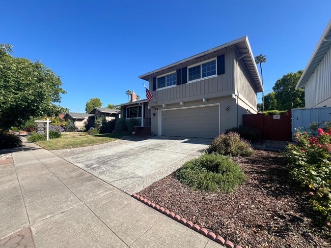 1122 Viscaino Ave in Sunnyvale, CA - Foto de edificio - Building Photo