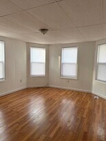 8 E Kendall St in Worcester, MA - Building Photo