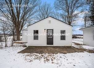 6973 Shoreline Dr in Delton, MI - Building Photo - Building Photo