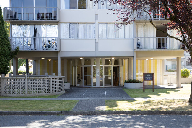 Alpine Towers in Vancouver, BC - Building Photo - Building Photo