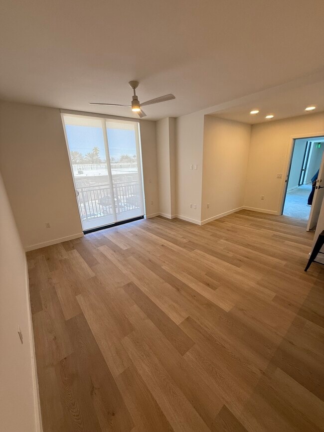 226 SE 3rd St, Unit B7 in Dania Beach, FL - Building Photo - Building Photo