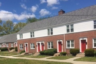 Groton Townhouse Apartments in Groton, CT - Foto de edificio - Building Photo
