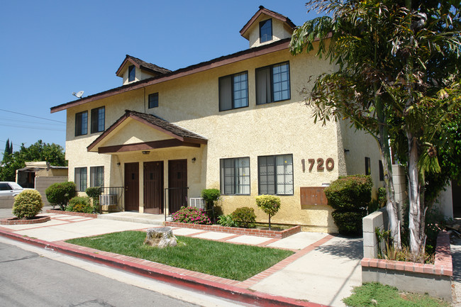 1720 Elliott Dr in Burbank, CA - Building Photo - Building Photo