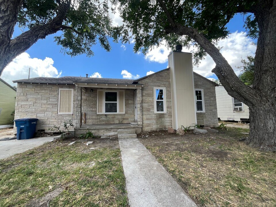 4106 Christie St in Corpus Christi, TX - Building Photo