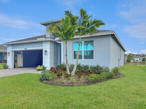5989 SE Sky Blue Cir in Stuart, FL - Building Photo - Building Photo