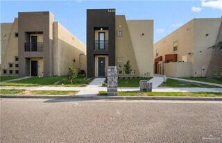 19 Camellia Ave in McAllen, TX - Building Photo
