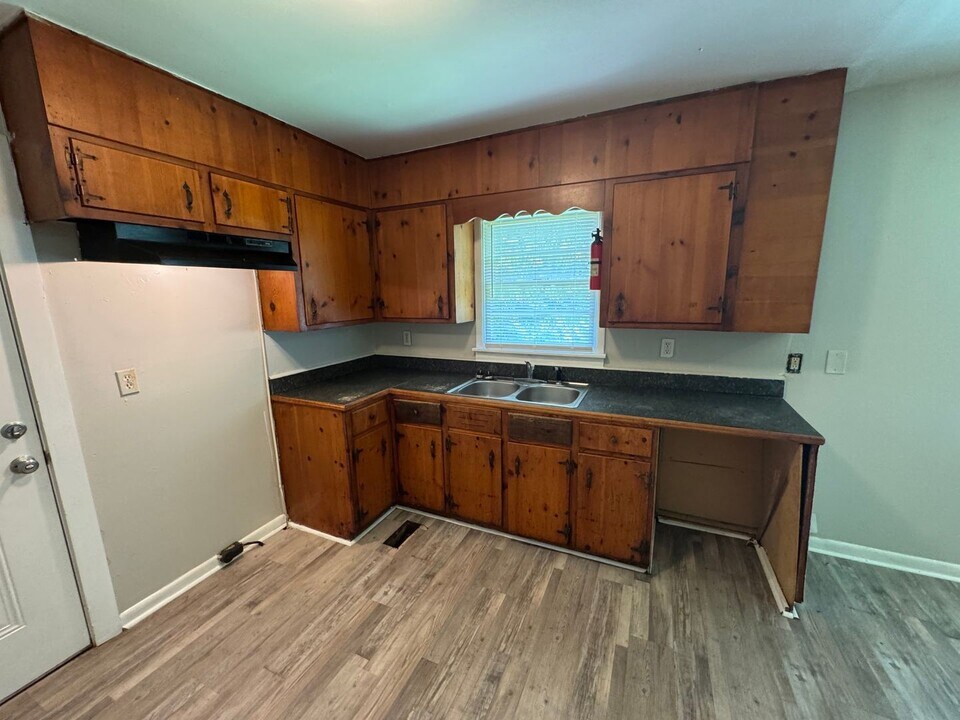 1045 Waverly St in Birmingham, AL - Building Photo