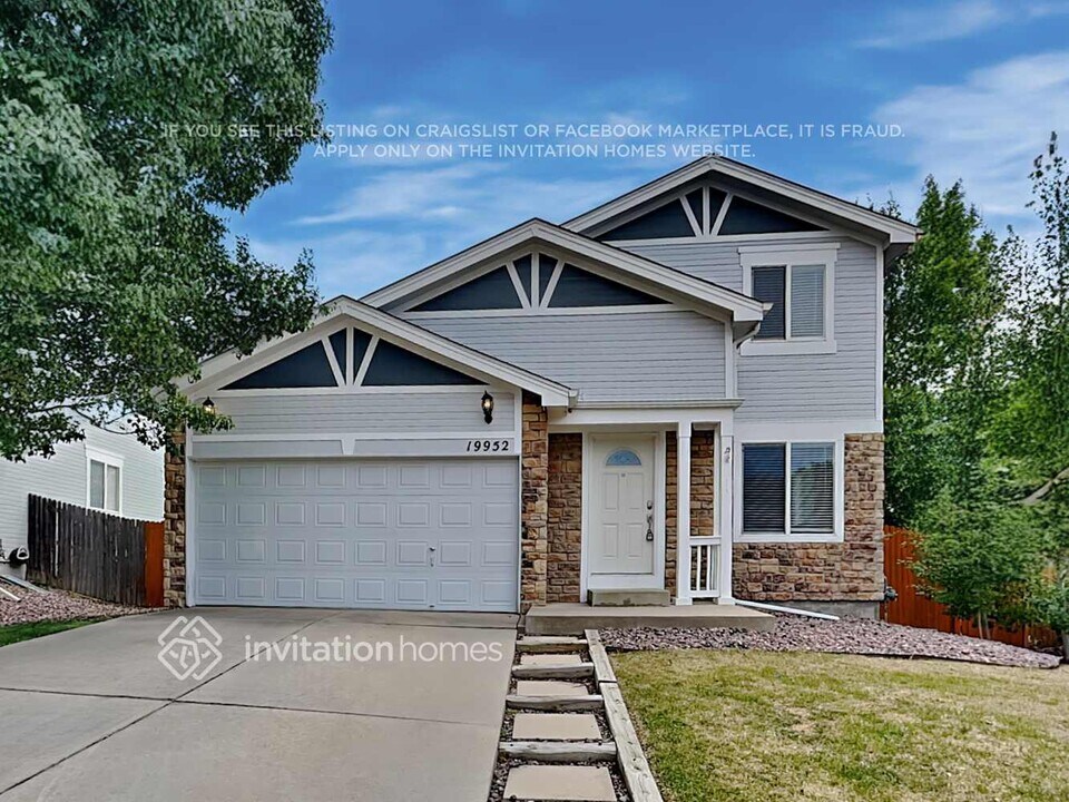19952 E Harvard Ave in Aurora, CO - Building Photo