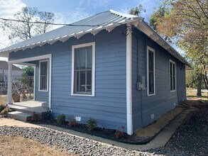 511 N Monumental St in San Antonio, TX - Building Photo - Building Photo