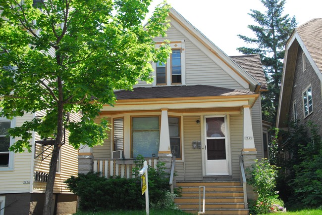 2828 N Fratney St in Milwaukee, WI - Foto de edificio - Building Photo