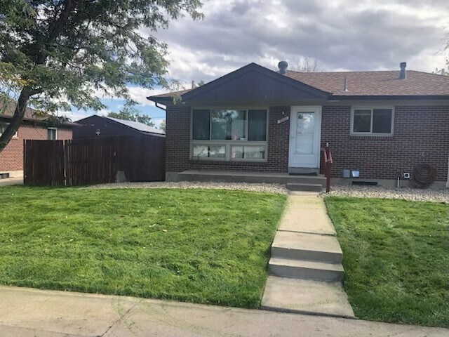 10852 Larry Dr in Northglenn, CO - Building Photo