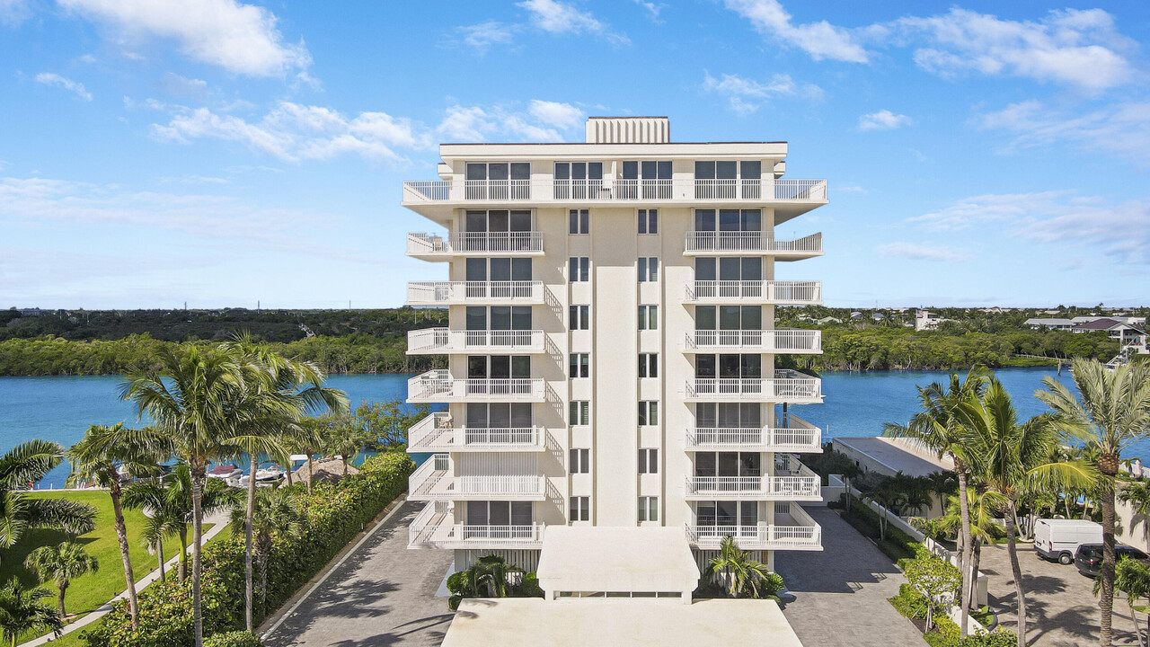 375 S Beach Rd in Jupiter, FL - Building Photo