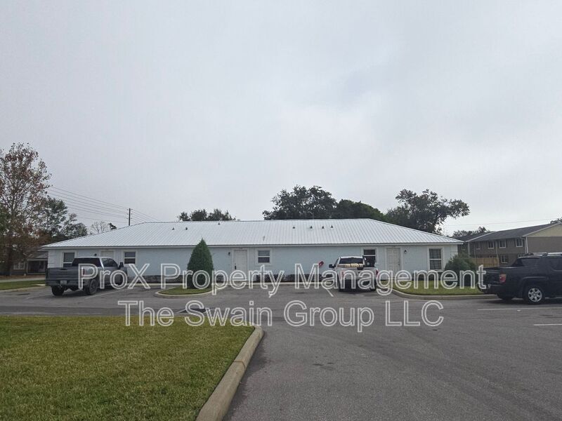 230 W Prince Pl in Haines City, FL - Building Photo