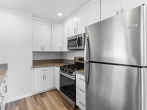 1340 W Parade St in Long Beach, CA - Foto de edificio - Building Photo