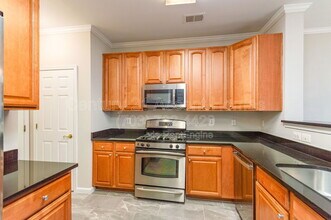 8932 Milford Haven Ct in Lorton, VA - Foto de edificio - Building Photo