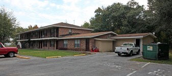 1115 Agnes St in Pascagoula, MS - Building Photo