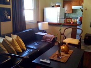 7 Virginia Ave, Unit apt in Huntington, NY - Foto de edificio - Building Photo