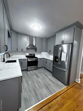 1233 Lydig Ave, Unit 1st fl in Bronx, NY - Building Photo - Building Photo