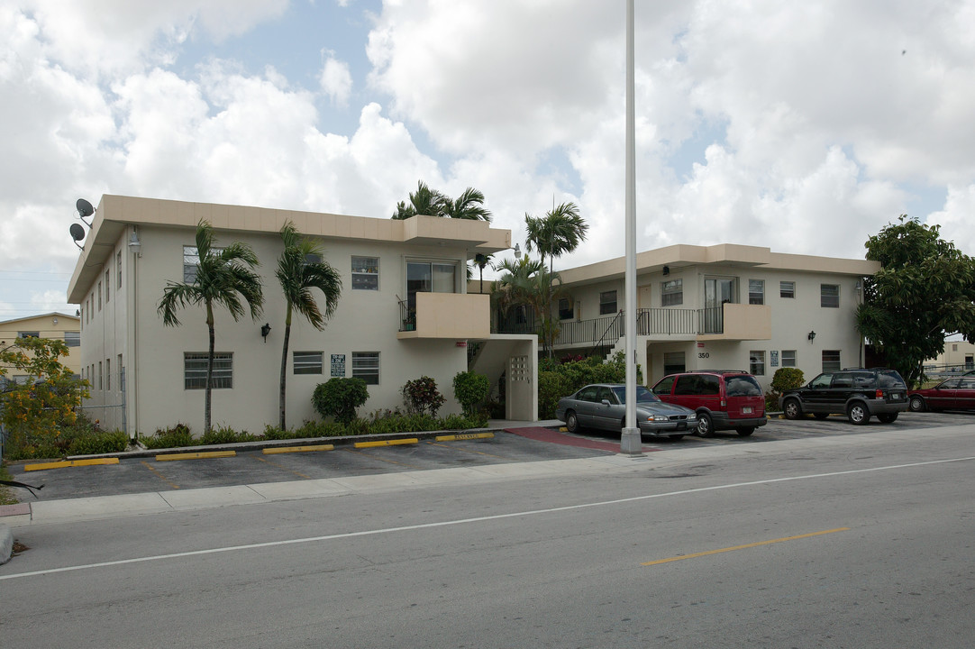 350 W 20th St in Hialeah, FL - Foto de edificio