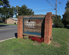 English Garden Apartments in Charlotte, NC - Foto de edificio - Building Photo