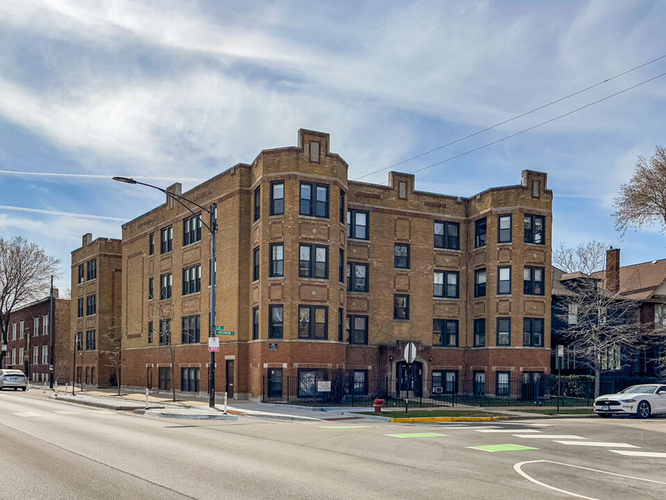 1417 W Hutchinson St in Chicago, IL - Building Photo