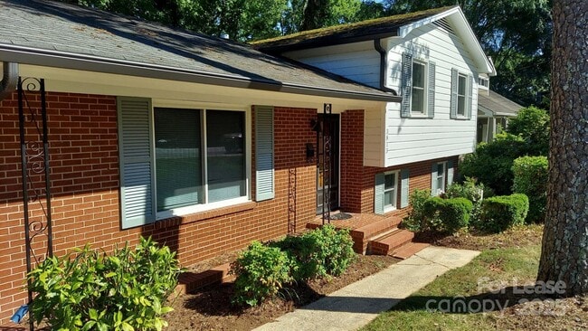 property at 3813 Selwyn Ave