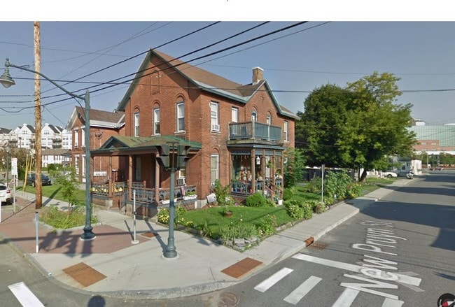 24 Broad St, Unit 1