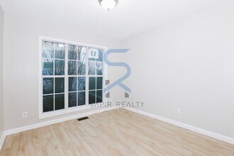 2108 Lindley Ln in Kennesaw, GA - Foto de edificio - Building Photo