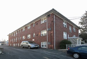 129 W 1st Ave in Roselle, NJ - Building Photo