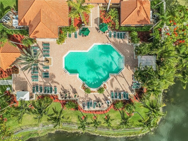 1180 Wildwood Lakes Blvd in Naples, FL - Foto de edificio - Building Photo