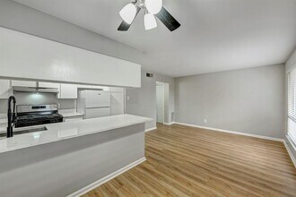 1529 Wirt Rd in Houston, TX - Building Photo - Building Photo
