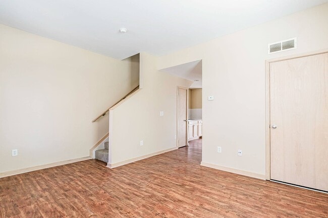 New Village Homes & Whitney Young Townhomes in Columbus, OH - Foto de edificio - Building Photo