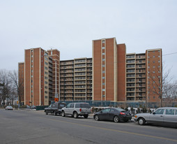 Stamford Manor in Stamford, CT - Building Photo