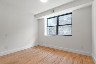 850 West Side Ave in Jersey City, NJ - Foto de edificio - Building Photo