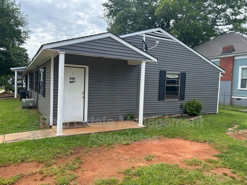232 N 6th St in Griffin, GA - Building Photo