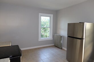16 Benton St, Unit 2 in Hartford, CT - Building Photo - Building Photo