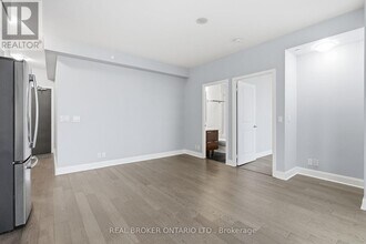 33 Shore Breeze Dr in Toronto, ON - Building Photo - Building Photo